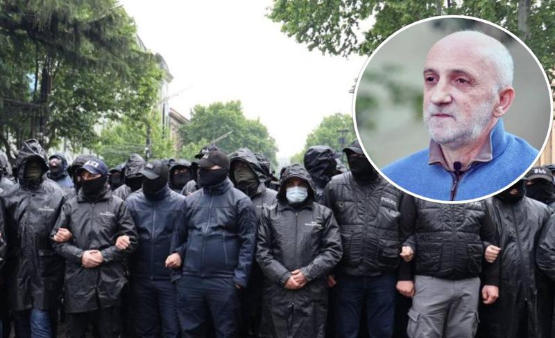 "ძალოვან სისტემაში, რასაც  ეყრდნობა ხელისუფალი, მუტაცია მიმდინარეობს. რაღაც ახალი ჯიში გამოიყვანა ივანიშვილმა, ადამიანური სახე დააკარგვინა, ფიზიკურადაც კი - ნიღაბი ააფარა" - ხუხაშვილი