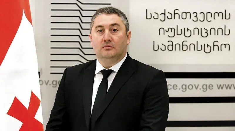 იუსტიციის მინისტრის მოადგილემ, ერეკლე ღვინიანიძემ თანამდებობა დატოვა