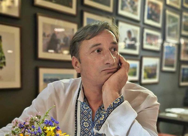 "დედა რომ დაიღუპა, მამამ მის გარეშე ყოფნას ვერ გაუძლო და თავი მოიკლა" - 17 წლის ასაკში გადატანილი ტრაგედია და მძიმე გზა საუკეთესო პედაგოგის ჯილდომდე