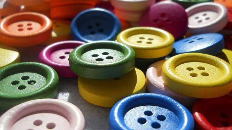 მწვანე ღილი - სიმდიდრისთვის, წითელი - სიყვარულისთვის; როგორ გადავაქციოთ ღილი თილისმად