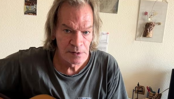 "ფანჯარა გააღო და გადახტა, თუმცა თვითმკვლელობის ვერსიის ბევრს არ სჯერა" - რას წერს მედია ანტიპუტინისტი რუსი მომღერლის გარდაცვალებაზე