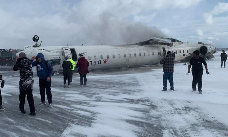 ტორონტოს აეროპორტში, დაშვებისას თვითმფრინავი ამოტრიალდა - მძიმედ დაშავდა სულ მცირე 18 მგზავრი, მათ შორის ბავშვი: რა დეტალები ხდება ცნობილი