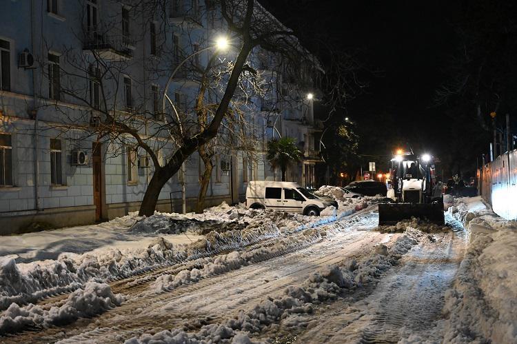“რამდენიმე მისამართზე სახურავები დაზიანდა, ერთი ოჯახი გადაყვანილია უსაფრთხო ადგილზე“ - რა მდგომარეობაა ბათუმში: ქალაქის მერი განახლებულ ინფორმაციას ავრცელებს