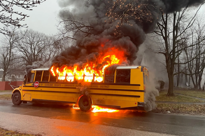 ოჰაიოში სკოლის ავტობუსს ცეცხლი გაუჩნდა - როგორ გადაარჩინა მძღოლმა 15 მოსწავლე: "ის გმირია"