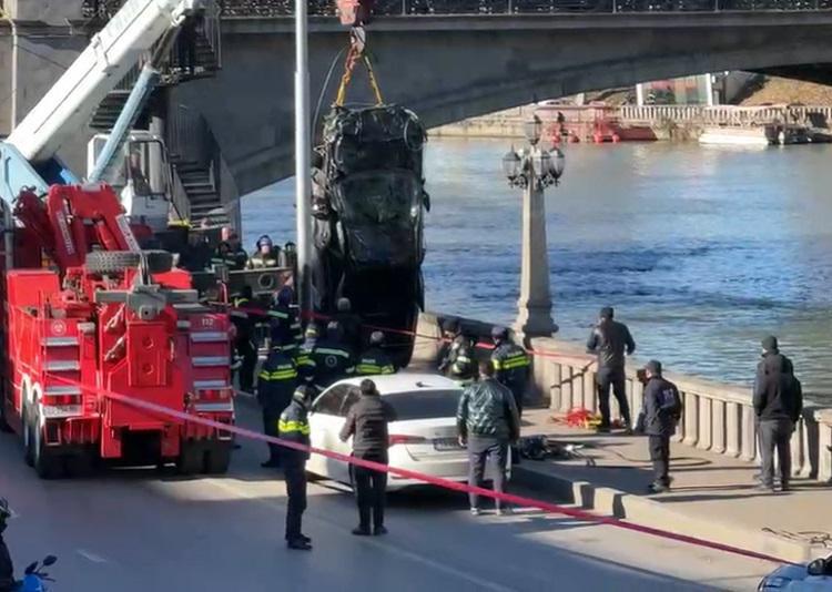 მტკვარში ჩავარდნილი ავტომობილი ამოიყვანეს - რა ხდება ამ დროისთვის ცნობილი