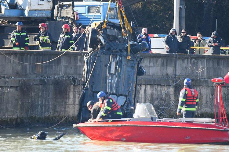 ავტომობილში, რომელიც მტკვრიდან ამოიყვანეს, ერთი ცხედარია ნაპოვნი