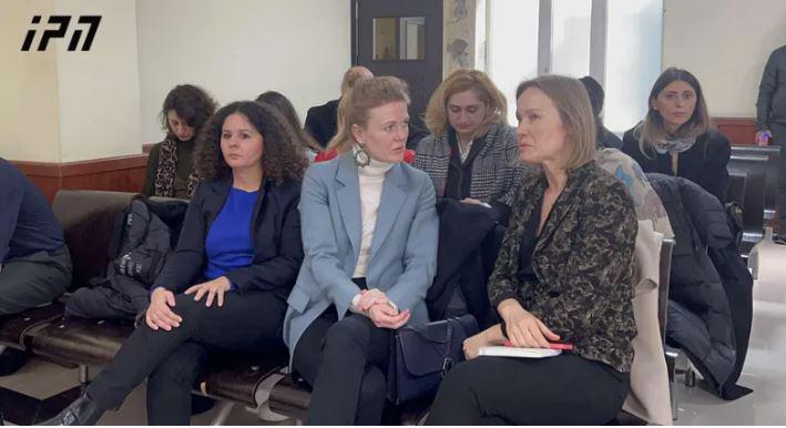 მზია ამაღლობელის სასამართლო პროცესს საფრანგეთის ელჩი და სხვადასხვა ქვეყნის საელჩოების წარმომადგენლები ესწრებიან