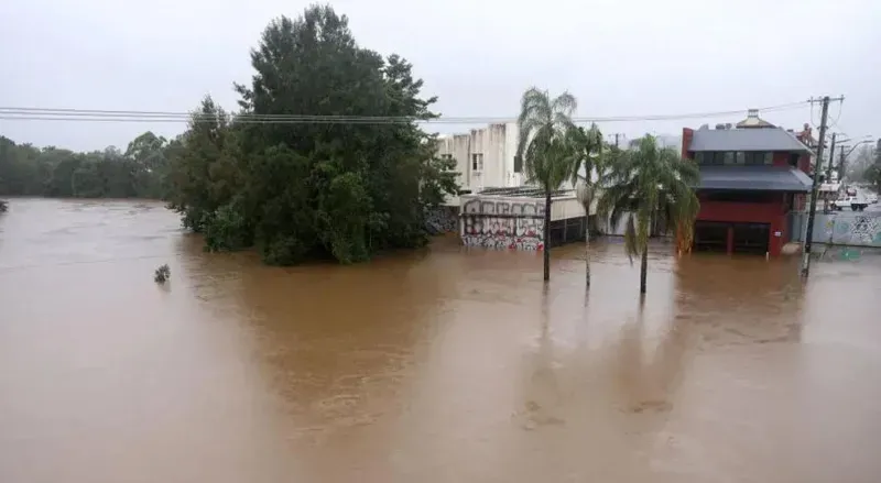 ავსტრალიაში ქარიშხალს და წყალდიდობას მსხვერპლი მოჰყვა და ასობით ათასი ადამიანი ელექტროენერგიის გარეშე დარჩა