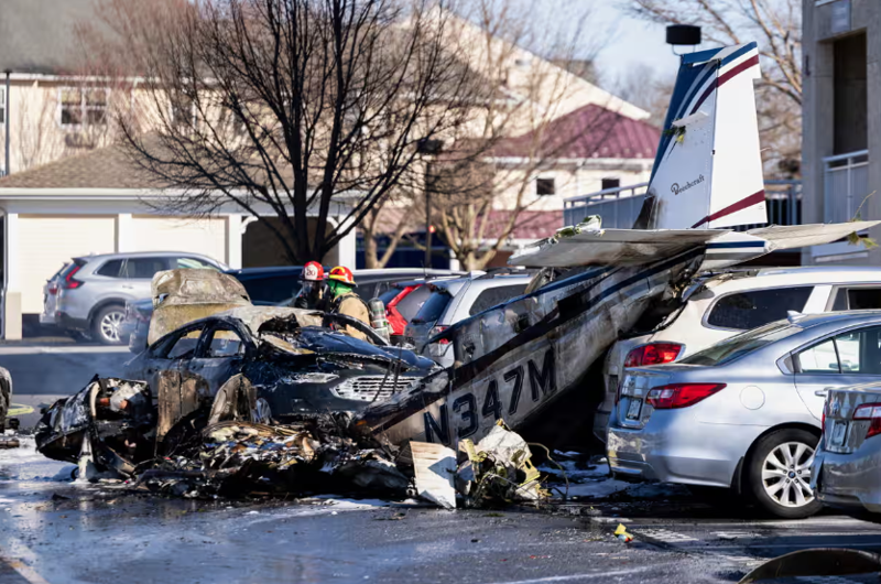 ავიაკატასტროფა პენსილვანიაში: მცირე ზომის თვითმფრინავი აფრენიდან მალევე, ავტოსადგომზე ჩამოვარდა - ბორტზე მყოფი მგზავრები სასწაულებრივად გადარჩნენ