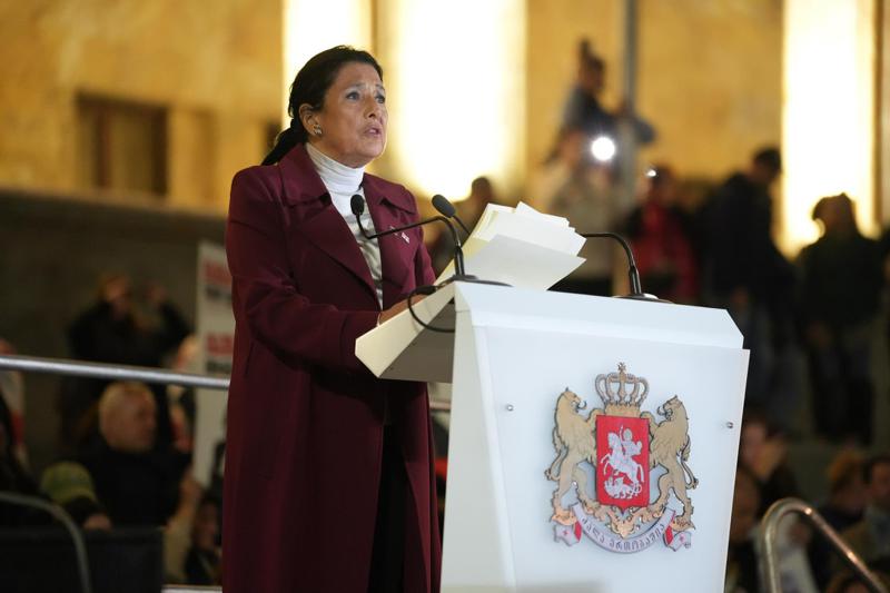 "მიზნის მისაღწევად საჭიროა, ქუჩის პროტესტთან ერთად ბრძოლას მიეცეს პოლიტიკური ფორმატი - შეიქმნას პროევროპული პოლიტიკური სპექტრის მონაწილეობით წინააღმდეგობის პლატფორმა" - სალომე ზურაბიშვილი