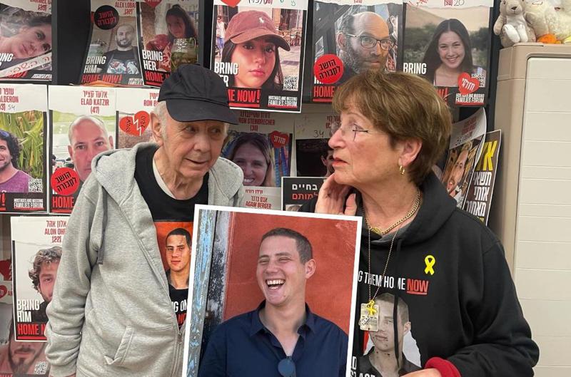 "გვითხრეს, რომ აღარ არის ცოცხალი, მაგრამ ამის დაჯერება გვიჭირს, იქნებ, შეცდომაა, იქნებ..." -  რას ჰყვებიან "ჰამასის" მიერ გატაცებული 23 წლის ებრაელი სამხედროს ბებია და ბაბუა?