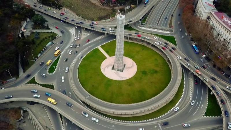 სად და როდიდან დაარეგულირებს ხელოვნური ინტელექტი თბილისში შუქნიშნებს?