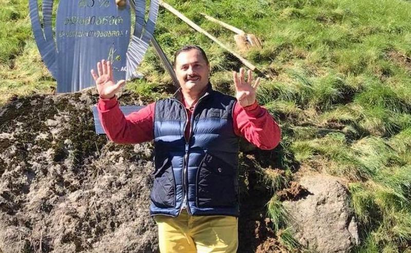 "არ მაქვს მსხვილი ნაწლავი, ერთი თირკმელი და კიდევ რაღაცები, მაგრამ 60 წლისა ფუძიამას მთაზე ავედი" - როგორ დაამარცხა სიმსივნე არსენ გვენეტაძემ