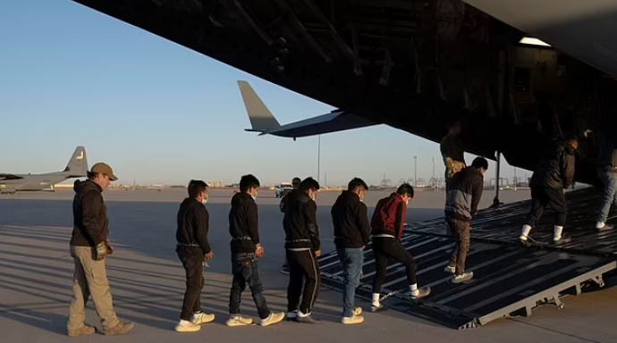 ტრამპის მორიგი ბრძანება მიგრანტებზე - "მათ, ვინც აშშ-ში შესასვლელად ბაიდენის დროინდელი აპლიკაცია გამოიყენეს, ქვეყანა დაუყოვნებლივ უნდა დატოვონ"