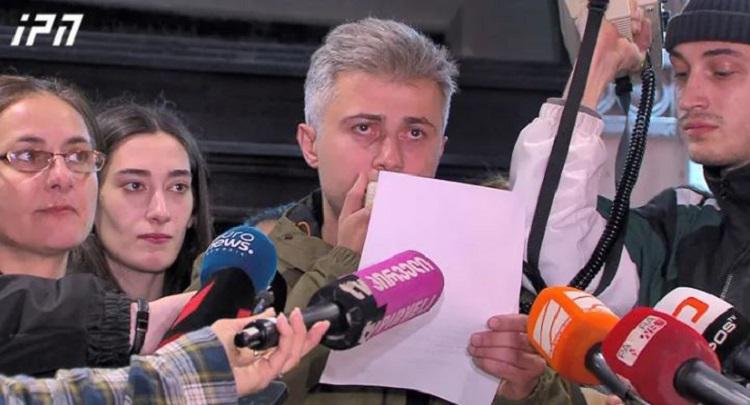 “არ ვაღიარებთ არალეგიტიმური კულტურის სამინისტროს გადაწყვეტილებას და დავით დოიაშვილს არ ვუშვებთ“ - ვასო აბაშიძის სახელობის ახალი თეატრის დასი