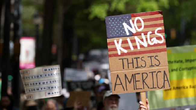 "50 პროტესტი, 50 შტატი, 1 მოძრაობა“ - დონალდ ტრამპის წინააღმდეგ პროტესტი ძალას იკრებს: 80-მდე დემონსტრაცია და ათასობით ამერიკელი ქუჩაში