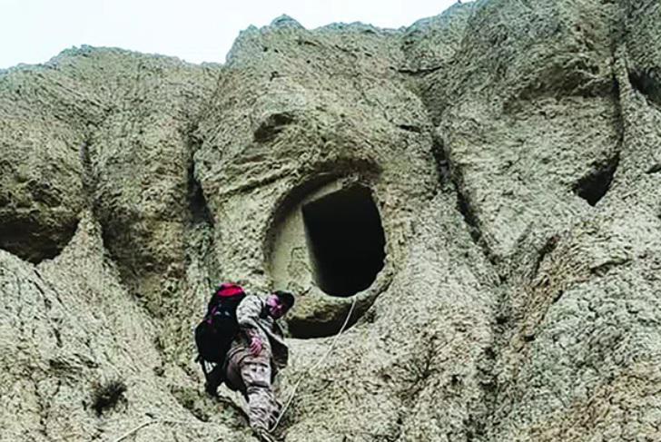 დავით-გარეჯში აქამდე უჩინარი, კლდეში გამოკვეთილი სამონასტრო კომპლექსი აღმოაჩინეს - "ჩამოშლილ მიწაში ვნახეთ ადამიანის ძვლების ნაშთებიც"