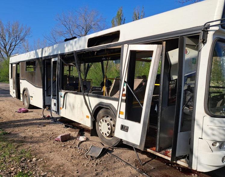 რუსულმა ძალებმა  ავტობუსს დაარტყეს, დაღუპულია 9 ადამიანი - უმძიმესი კადრები დნეპროპეტროვსკის ოლქიდან