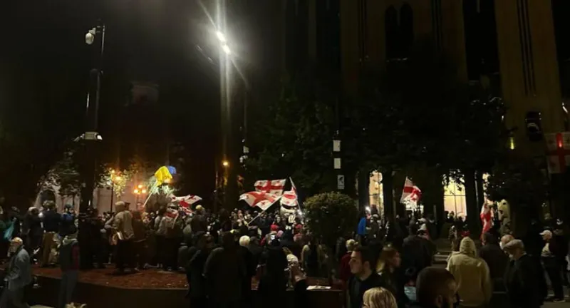 პარლამენტთან საპროტესტო აქცია მიმდინარეობს - რუსთაველის გამზირი გადაიკეტა