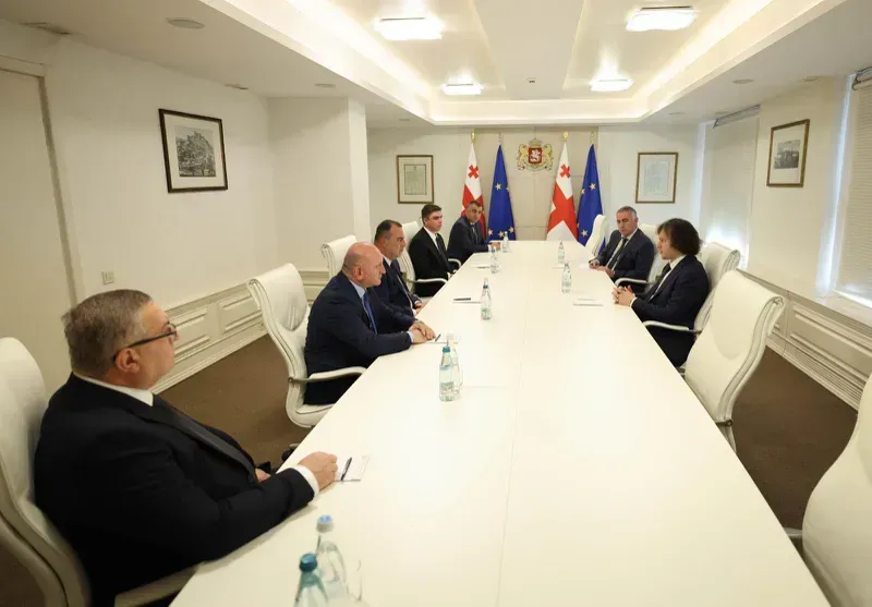 პრემიერმა ხუთ რეგიონში ახალი სახელმწიფო რწმუნებულები დანიშნა