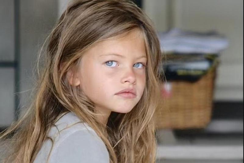 ის წარსულში მსოფლიოში ყველაზე ლამაზ ბავშვად დაასახელეს - როგორ გამოიყურება და რას საქმიანობს გოგონა ახლა (ფოტოები)