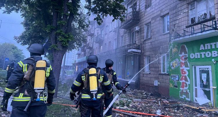 რუსეთმა კიევში საცხოვრებელი კორპუსები დაბომბა - არის მსხვერპლი, დაშავებულებს შორის არიან ბავშვებიც (ფოტო/ვიდეო)