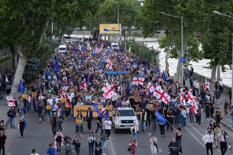 თბილისში ევროპის დღისადმი მიძღვნილი მსვლელობები მიმდინარეობს - რა ხდება დედაქალაქის ცენტრალურ უბნებში? (ფოტო/ვიდეო)