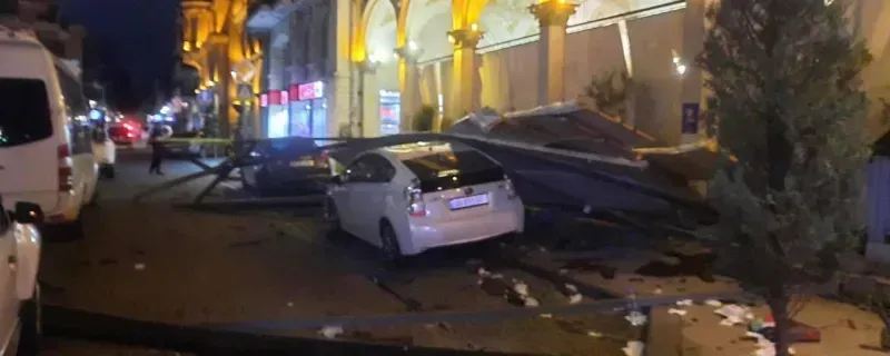 "ძლიერი ქარის შედეგად დაზიანდა საცხოვრებელი სახლის სახურავები, ხეები და ავტომანქანები" - რა განცხადებას ავრცელებს ბათუმის მერია