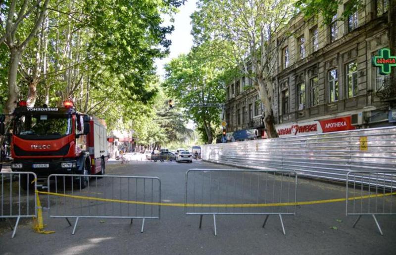 ცოტნე დადიანის ქუჩაზე, N2-თან მოძრაობა კვლავ შეზღუდულია: ავარიული კორპუსის იატაკის შემდეგ, არსებობს ფასადის ჩამონგრევის საფრთხე - რას აცხადებს მერია?