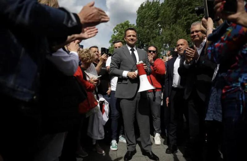 ეგზიტპოლების მიხედვით, პოლონეთის საპრეზიდენტო არჩევნების პირველ ტურში ტუსკის პარტიის კანდიდატი რაფალ ტრჟასკოვსკი 30.8%-ით ლიდერობს - დაინიშნება მეორე ტური