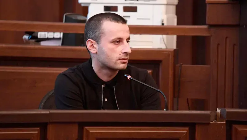 "აქციის მონაწილის ნასროლმა ქვამ დაზიანება მომაყენა შუბლის, ცხვირისა და ლოყის არეში"  - პოლიციელი საბა ნაბახტეველი
