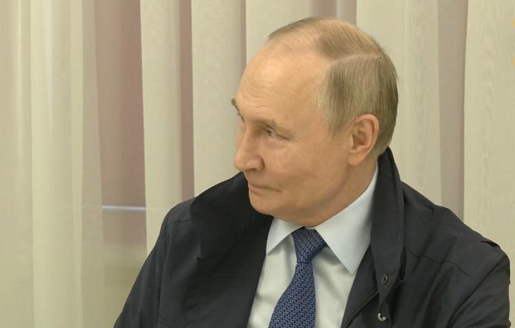 “უკრაინის ძალებმა მათ მიერ დაკავებულ ტერიტორიებზე მეორე მსოფლიო ომის დროინდელი ძეგლები გაანადგურეს, რაც მათ ნეონაცისტურ ბუნებას აჩვენებს - იდიოტები არიან“ - ვლადიმერ პუტინი