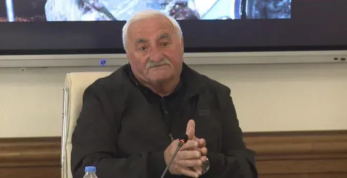 "ხუთი კაცი ხელკეტებით მირტყამდა, მერე წვიმაში ხელებშეკრული დაგვყარეს - მეც ნაცემი ვიყავი" - ნოდარ არველაძე 2011 წლის 26 მაისის აქციაზე