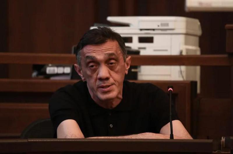 “ნივთების სროლა დაიწყეს, იყო ქვები, ერთი შუბლის არეში მომხვდა...“ - ზვიად ცეცხლაძისა და კიდევ 7 ბრალდებულის საქმეზე მოწმე პოლიციელი