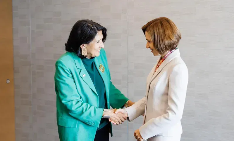 "საქართველოს ხალხის სიმტკიცის პატივსაცემად, პრეზიდენტ სალომე ზურაბიშვილს რესპუბლიკის ორდენს, მოლდოვის უმაღლეს ჯილდოს ვანიჭებთ" - მაია სანდუ