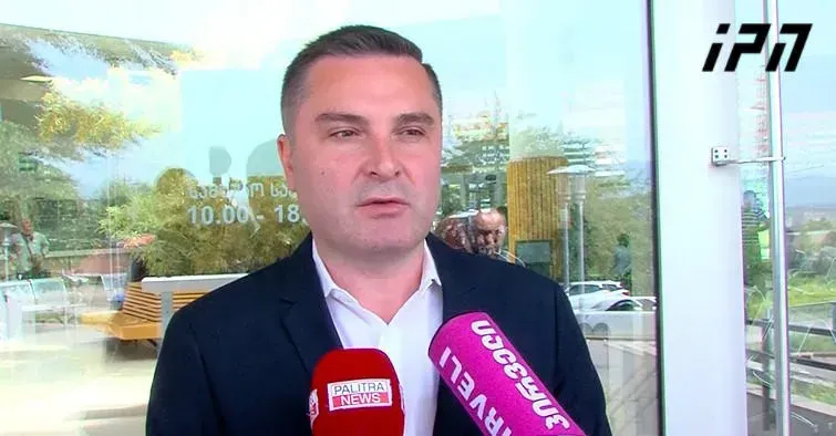 "ჩემი ინფორმაციით, ბაჩიაშვილი აქ, გლდანის მერვე დაწესებულებაში უნდა იმყოფებოდეს, თუმცა ადმინისტრაცია აცხადებს, რომ ჯერ შემოსახლებული არ არის" - ადვოკატი
