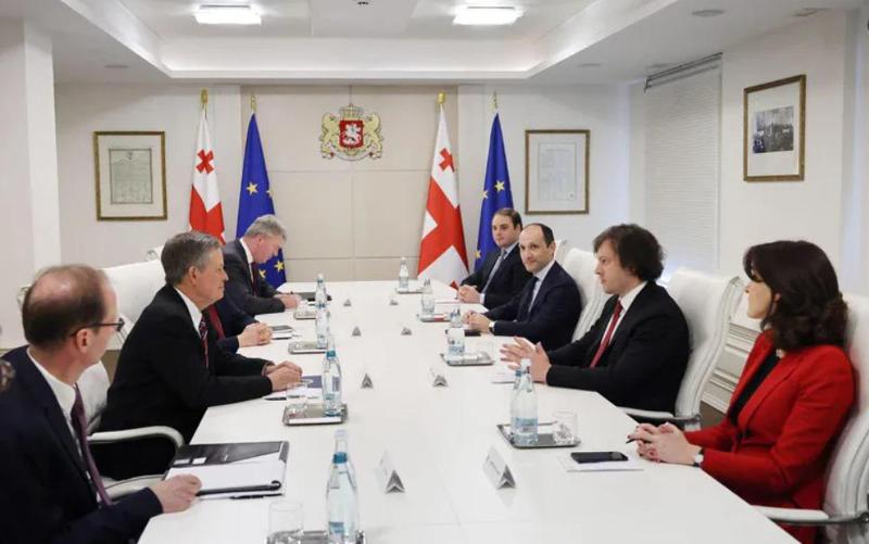 ირაკლი კობახიძე აშშ-ის სენატორ სტივ დეინსს შეხვდა - რა ინფორმაციას ავრცელებს მთავრობის ადმინისტრაცია