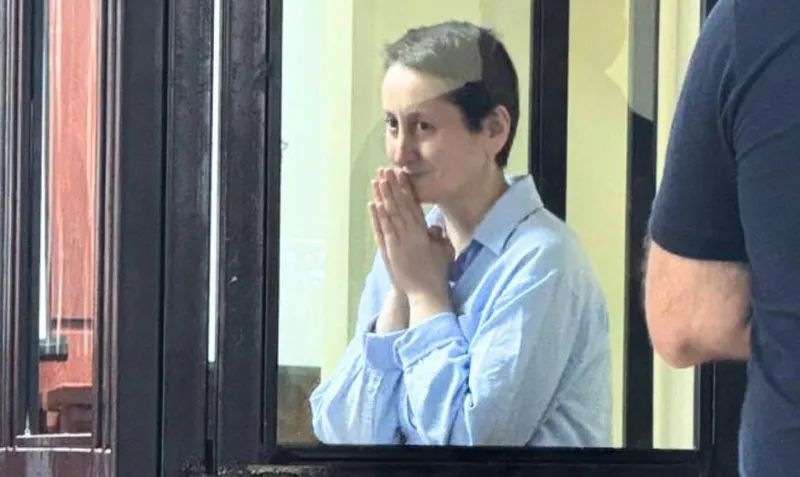 სტიკერის გაკვრის ფაქტზე მზია ამაღლობელს 1000-ლარიანი ჯარიმა დაეკისრა