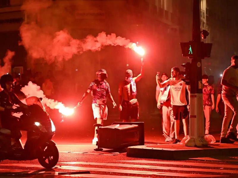 ქაოსში გადაზრდილი ზეიმი პსჟ-ს გამარჯვების შემდეგ - 2 გარდაცვლილი, 550-ზე მეტი დაკავებული, გადამწვარი მანქანები და დარბეული ქუჩები: განახლებული დეტალები პარიზიდან