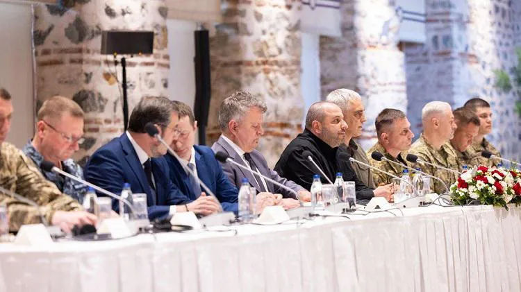 უკრაინის დელეგაცია რუსეთის დელეგაციასთან მოლაპარაკებების მეორე რაუნდის გასამართად სტამბოლში ჩავიდა
