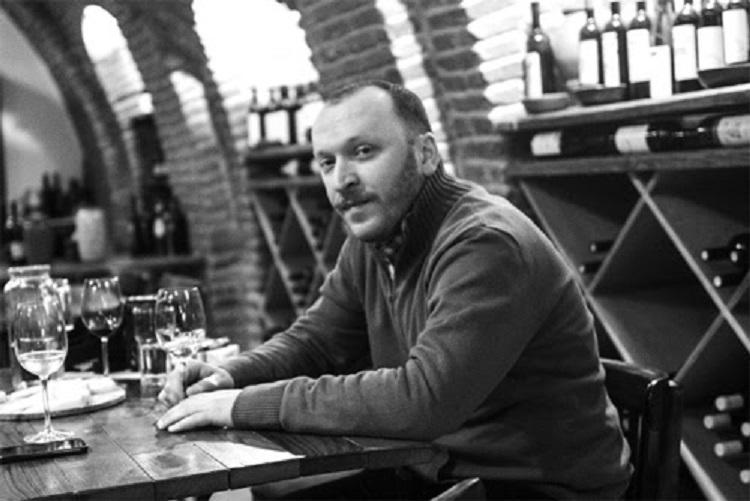 გარდაიცვალა მწერალი მალხაზ ხარბედია