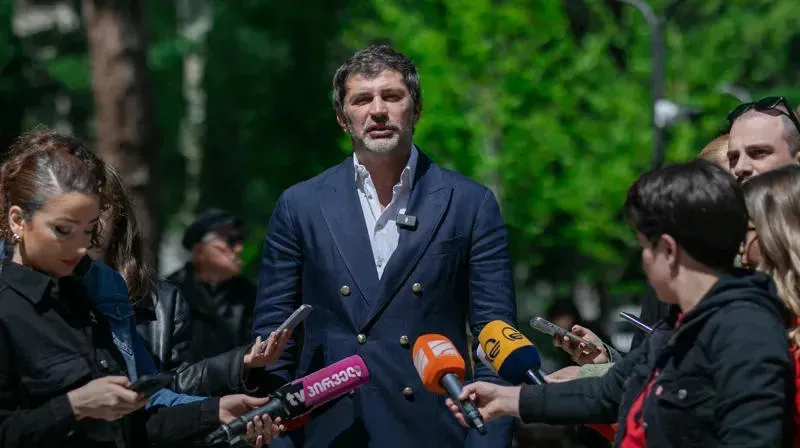 "ჩვეულებრივი საკადრო ცვლილებაა, ხვალ რომ სხვა თანამდებობაზე გადავიდე, რა არის ამაში პრობლემა? ან საერთოდ პოლიტიკაში რომ არ ვიყო, პრობლემას ხედავთ?" - კახა კალაძე გაბიტაშვილზე