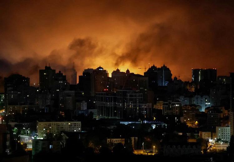 რუსეთმა ოდესაში სამშობიარო სახლს, სასწრაფო სამედიცინო დახმარების პუნქტს და საცხოვრებელ შენობებს დაარტყა - არიან გარდაცვლილები (ფოტო)