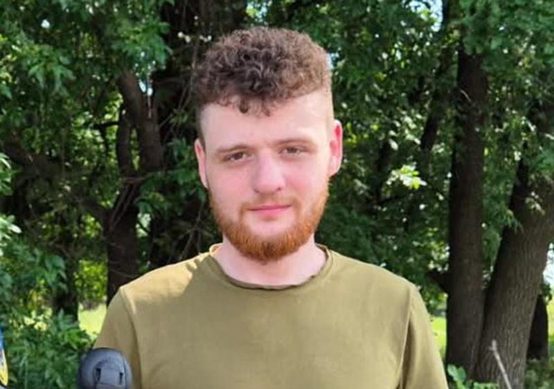 "ითხოვდა, რომ ბრძოლის ველზე გაგვეშვა, მაგრამ ჩვენ არ ვუშვებდით. თითქმის ბავშვი იყო..." - უკრაინაში 22 წლის ქართველი მებრძოლი დაიღუპა