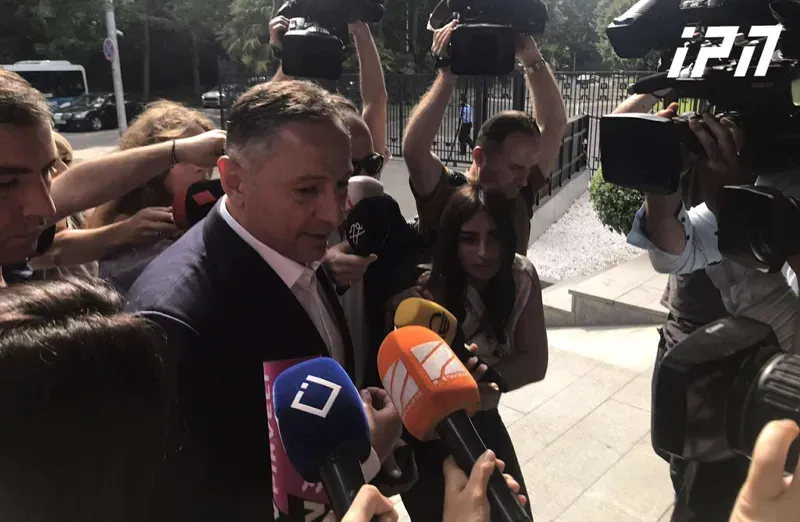 ვახტანგ გომელაური პროკურატურაში მივიდა - რა განაცხადა ექსმინისტრმა?
