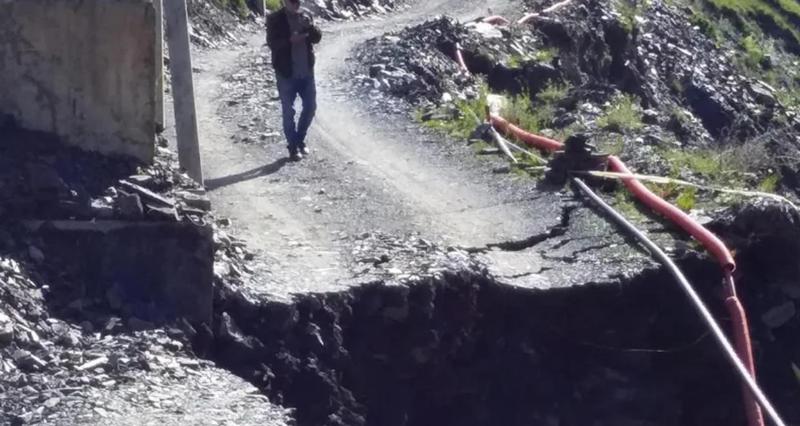 ჯუთაში გზა ჩაინგრა: რა ინფორმაციას ავრცელებს გზების დეპარტამენტი - "აპრილიდან გააქტიურებულია მეწყერი..."(ფოტოები)