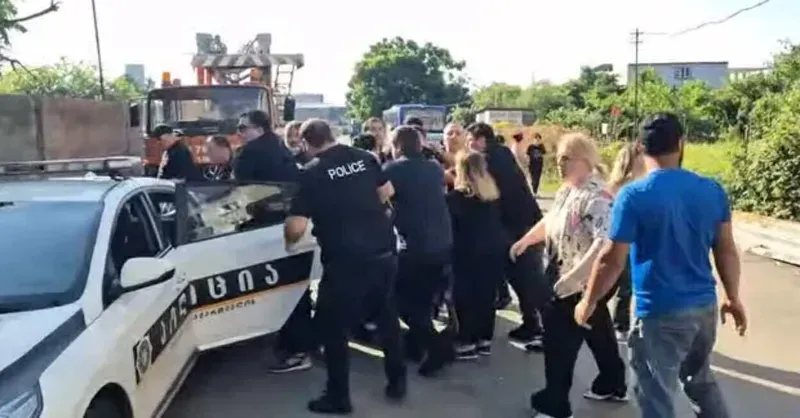 ბათუმში ერთმანეთს მოქალაქეები და სამართალდამცავები დაუპირისპირდნენ - რა მოხდა თამარის დასახლებაში?