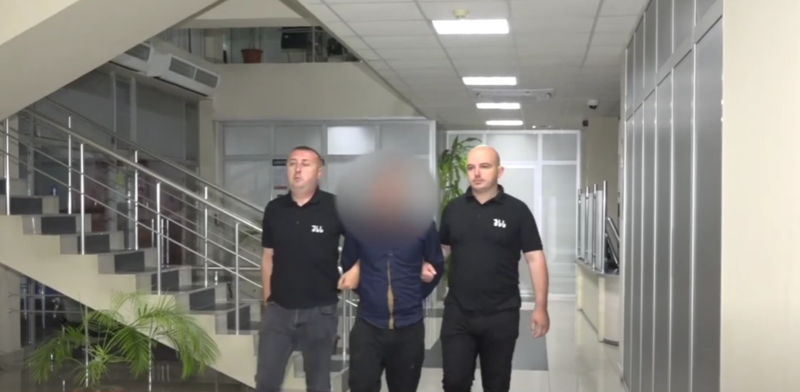 დაკავებულია მამაკაცი, რომელმაც სიმამრი მოკლა, სიდედრი კი სცემა - "სარფის" გავლით გაქცევას ცდილობდა, როცა პოლიციამ შეაჩერა"