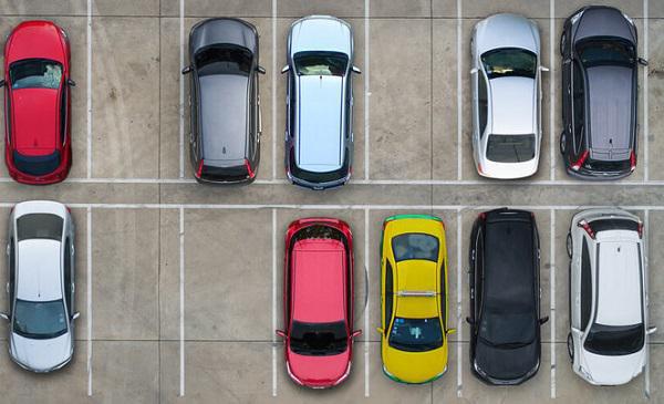 თბილისში ერთ საპარკინგე სივრცეზე 60-მდე ავტომობილი მოდის