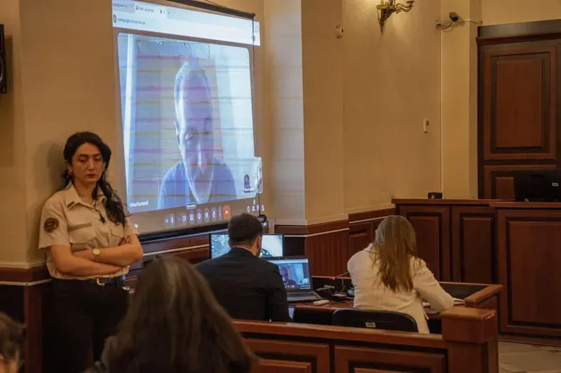 "ხმა გავიგე, რატომ მირტყამ, რატომ დამარტყი" - რა თქვა ადვოკატმა მიხეილ რამიშვილმა, რომელიც ანატოლი გიგაურის პროცესზე მოწმის სახით გამოიკითხა